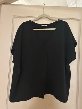 eesome Black V-Neck Dolman Sleeve Tunic